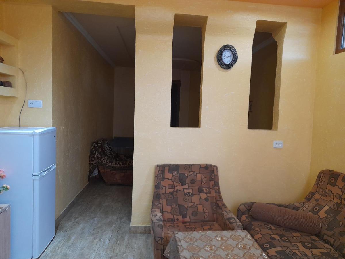 Guest House In Center Erivan Exterior foto