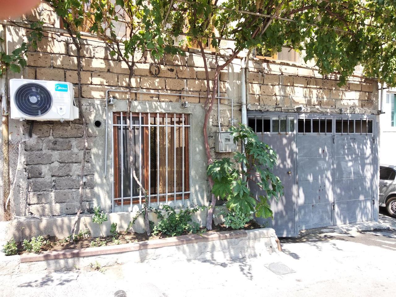 Guest House In Center Erivan Exterior foto
